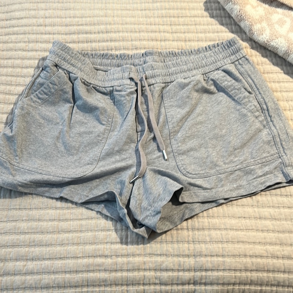 Athleta Farallon heather short size 18